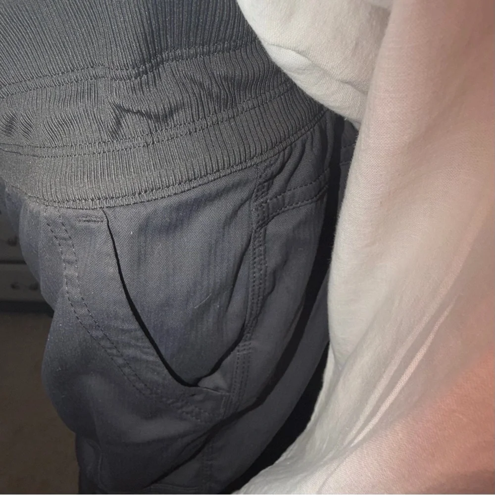 The North Face Women's Aphrodite 2.0 Capri Pants Black. Size Small - Picture 4 of 8